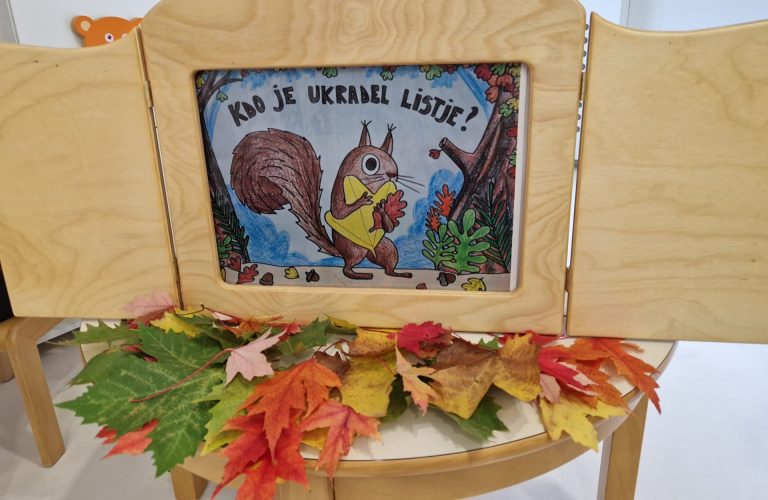 Glasbena pravljica ob kamišibaju: Kdo je ukradel listje?