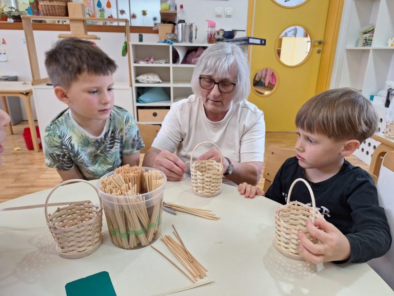 Pletenje košaric pri Ribicah