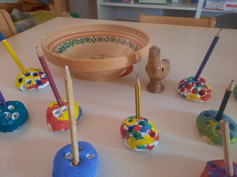 Tradicionalna glina v rokah sodobnih otrok