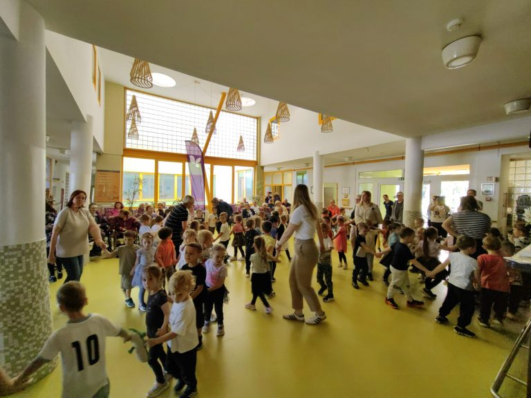 Vrtec Ribnica v sodelovanju z domom starejših občanov