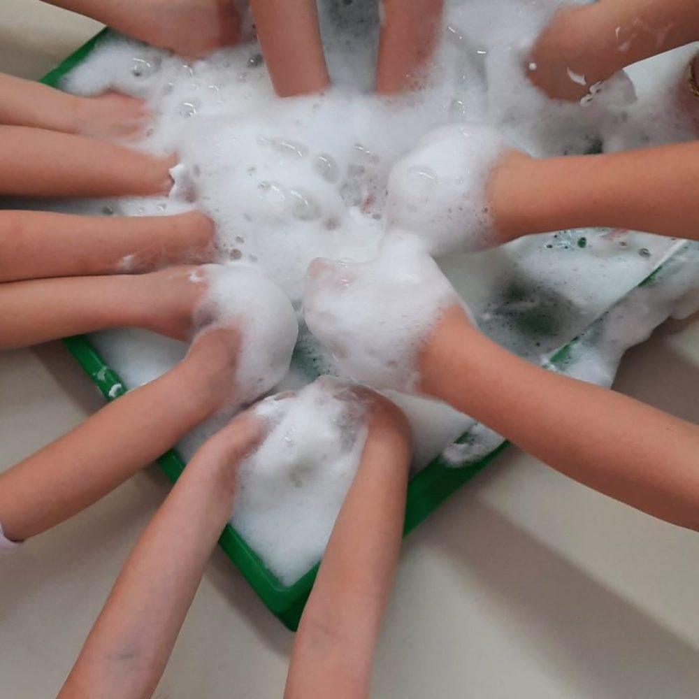 Lisičke in igra s peno