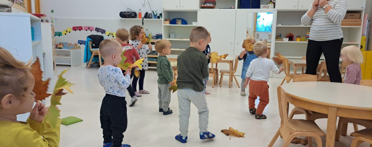 Ježek kuha marmelado