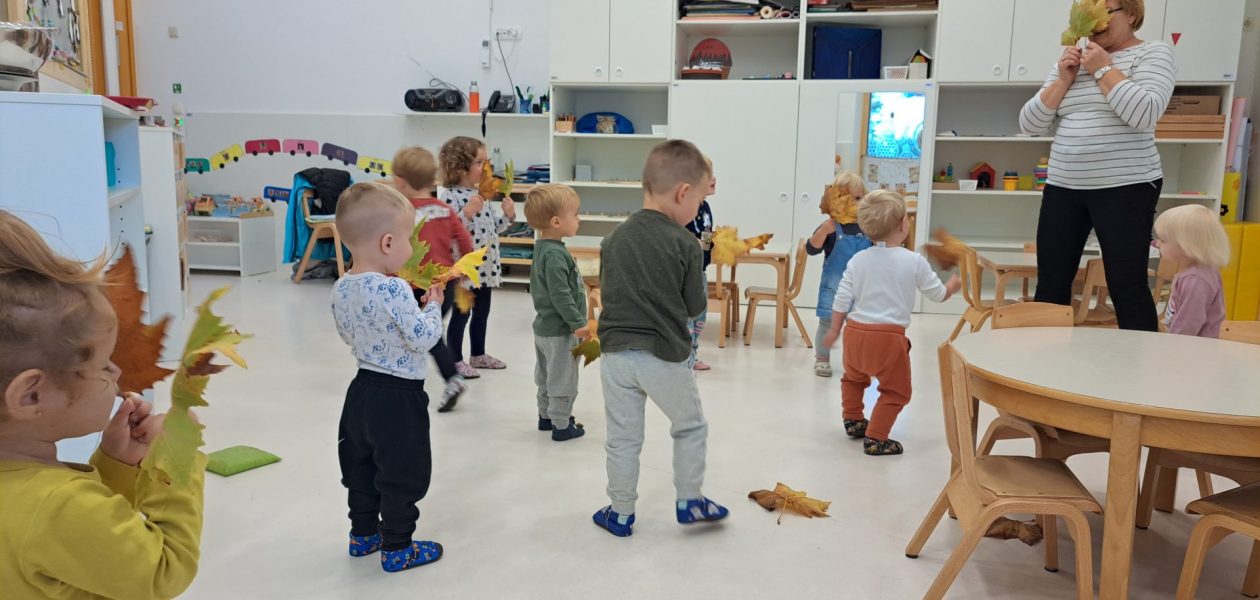 Ježek kuha marmelado