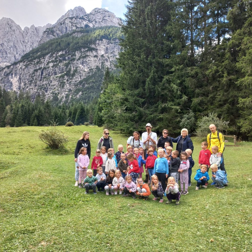 Smej , vrisakj, pesmi piskaj…