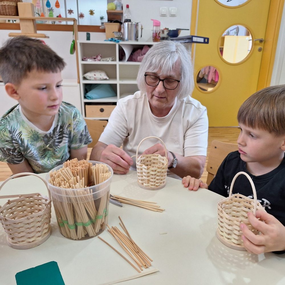 Pletenje košaric pri Ribicah