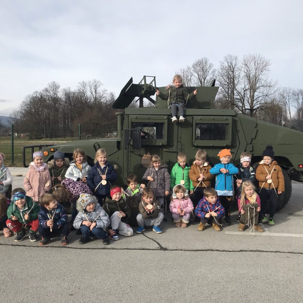 V skupini Medvedki spoznavamo poklic policista in vojaka