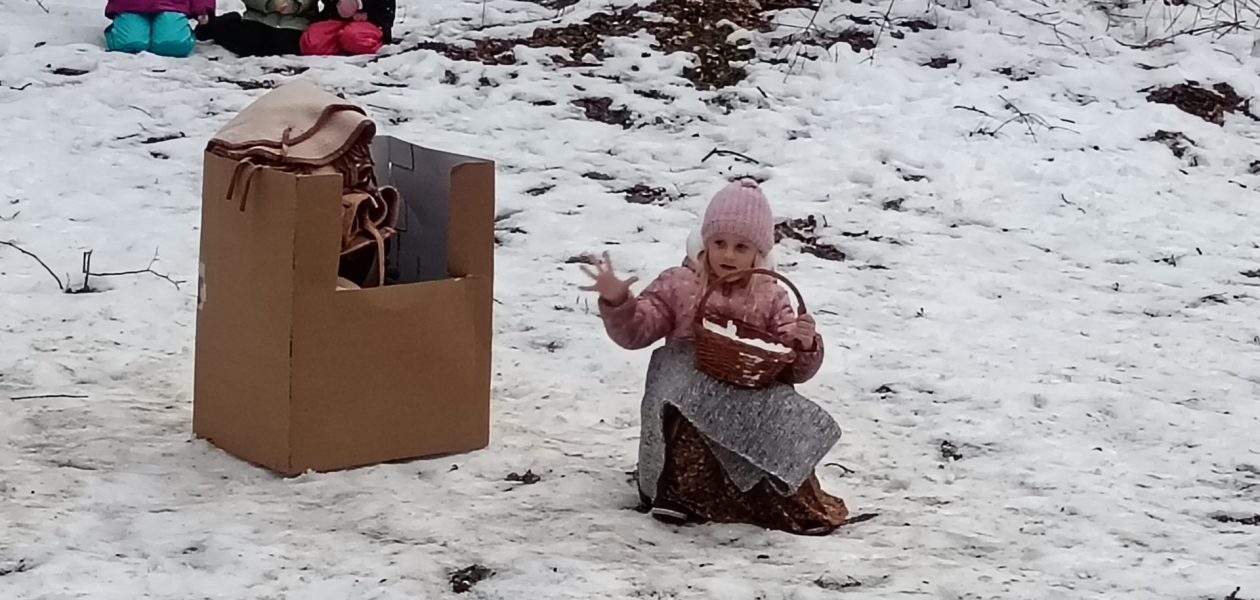 Uprizoritev ruske ljudske pravljice Babica Zima