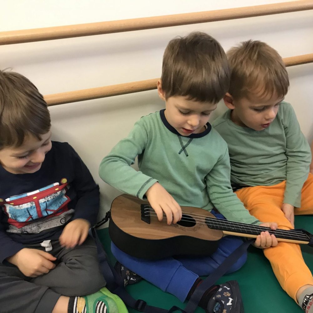 November v skupini Muce