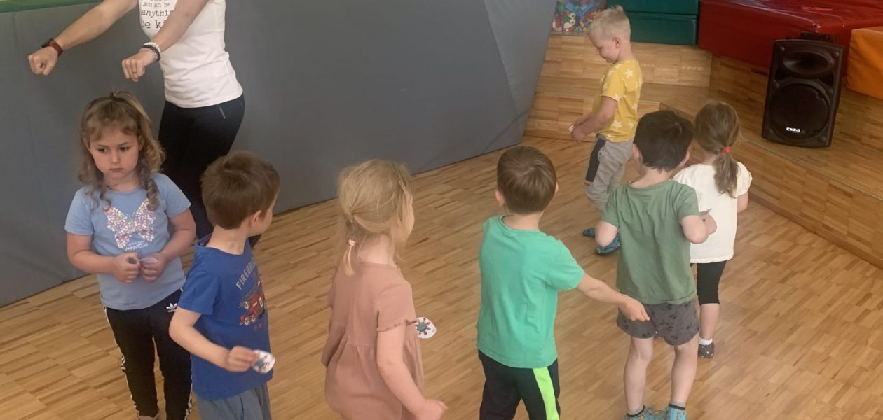 Gibalni ponedeljek s prijatelji