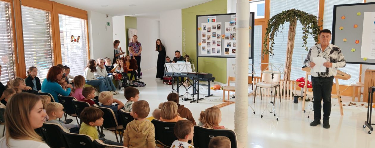Obisk učencev Glasbene šole v vrtcu in obisk vrtčevskih otrok v Glasbeni šoli