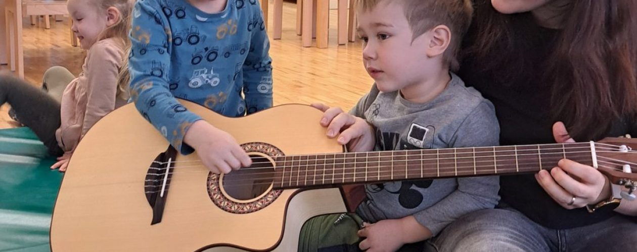 Popraznično druženje ob glasbi