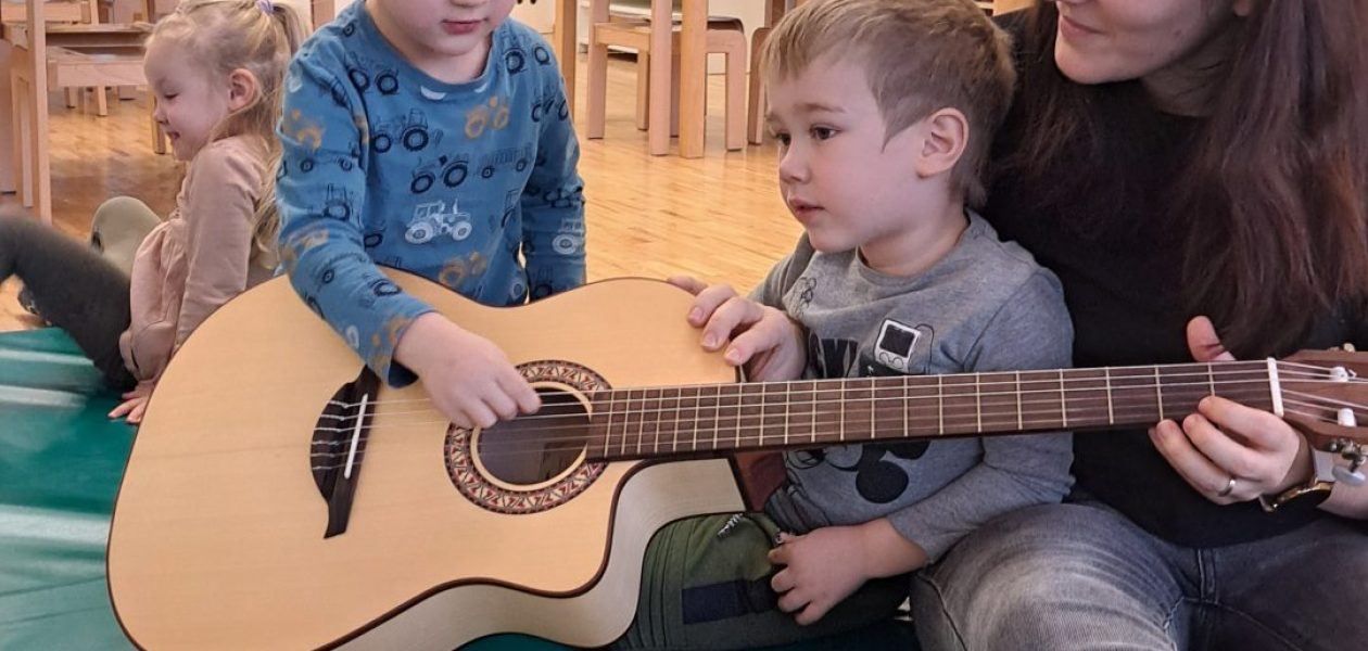 Popraznično druženje ob glasbi