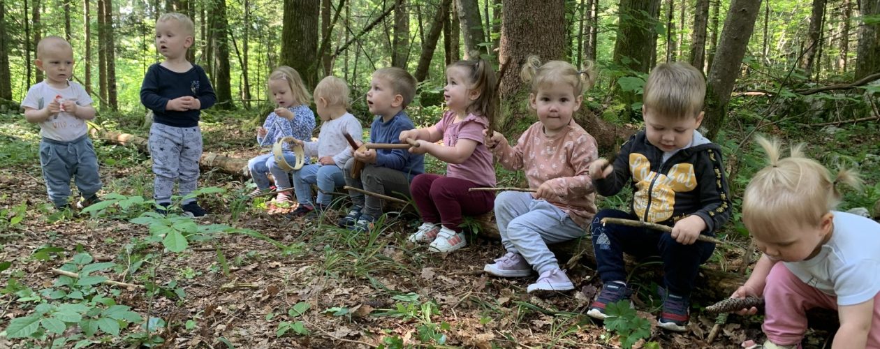 Mavrični gozd dotika