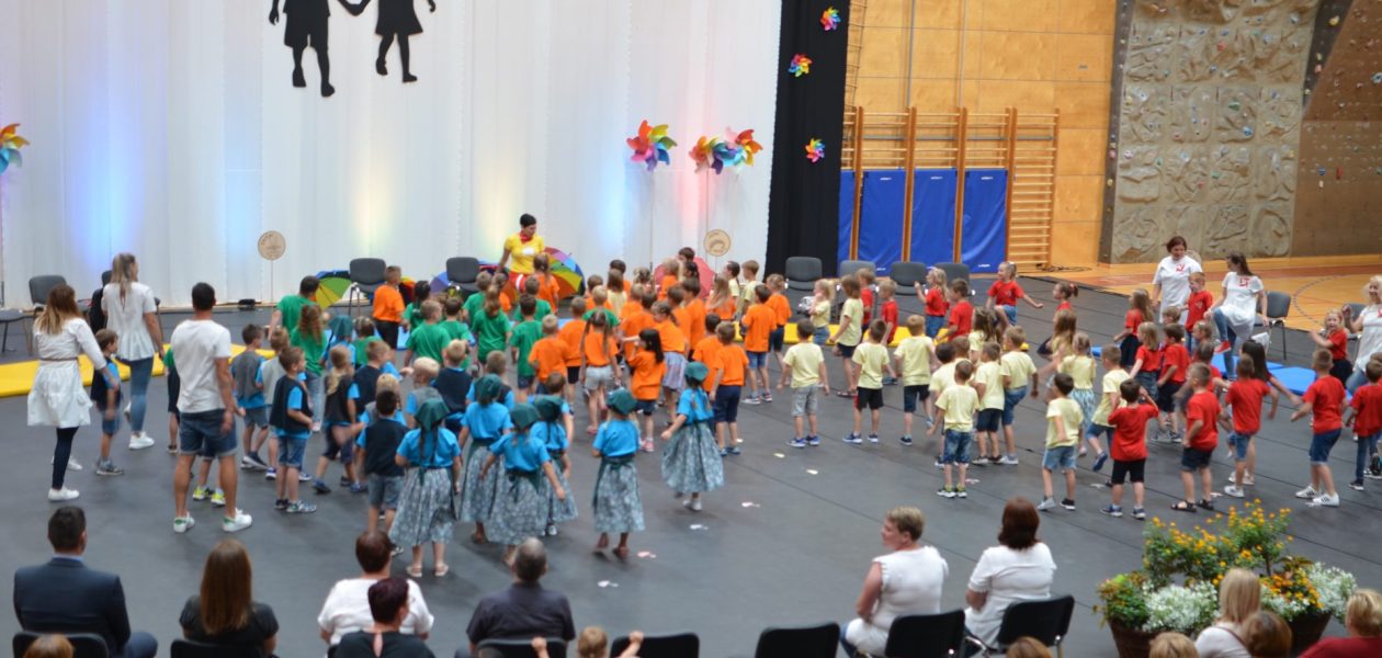 Zavrtimo vetrnico, naj vrti se z nami svet…