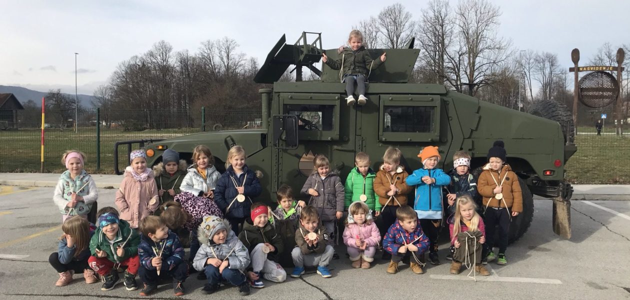 V skupini Medvedki spoznavamo poklic policista in vojaka