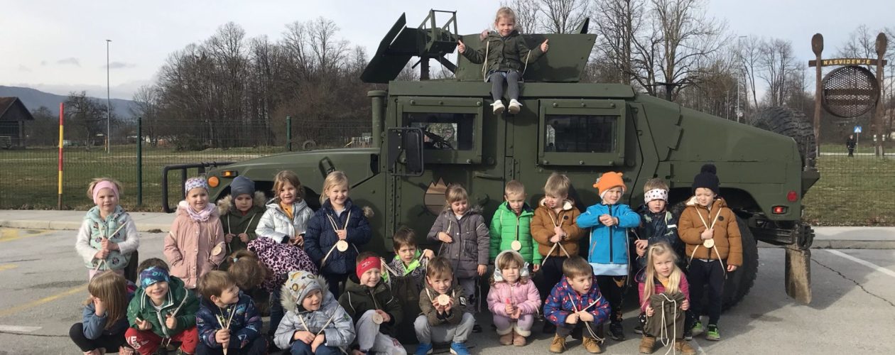 V skupini Medvedki spoznavamo poklic policista in vojaka