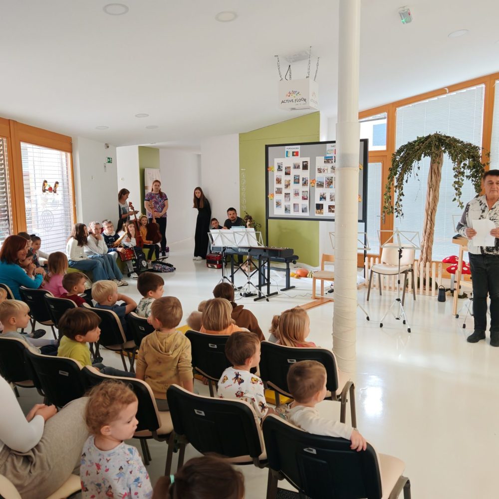 Obisk učencev Glasbene šole v vrtcu in obisk vrtčevskih otrok v Glasbeni šoli