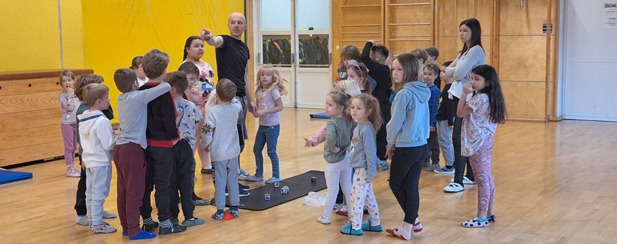 Zajčki in šolarji v gibanju