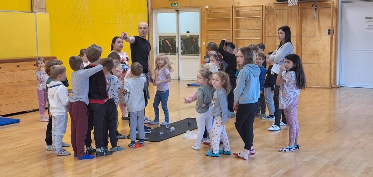 Zajčki in šolarji v gibanju