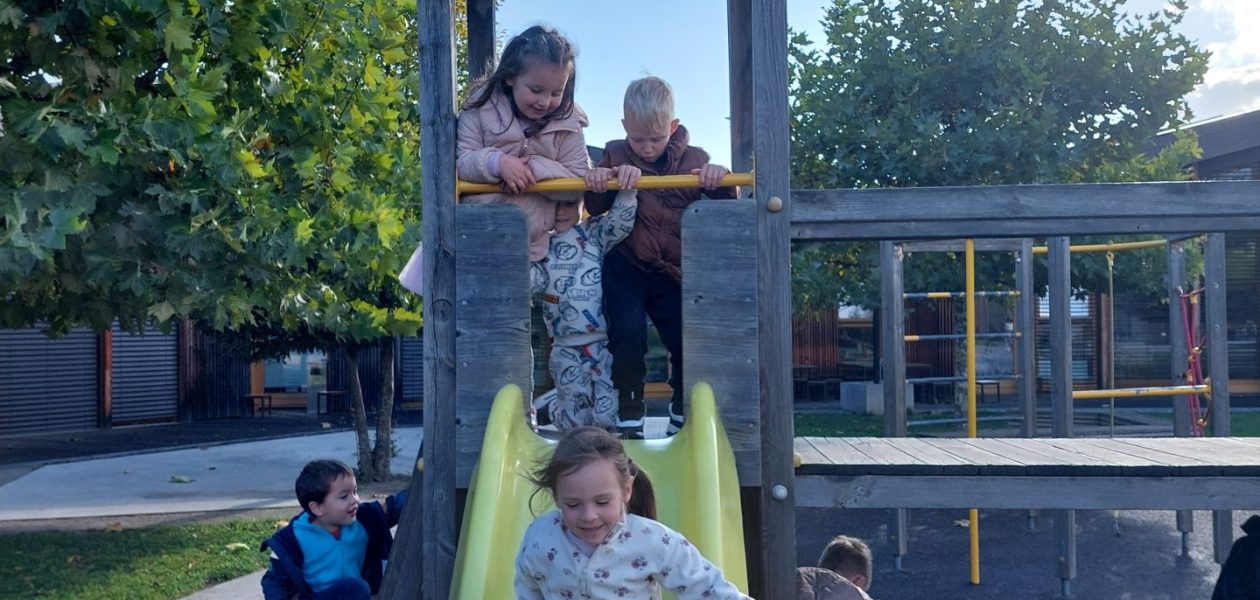 Otrok »NEPOPISAN LIST« v skupini Žabice