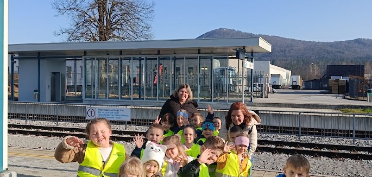 Z vlakom novim prijateljstvom naproti: Veveričke v Kočevju
