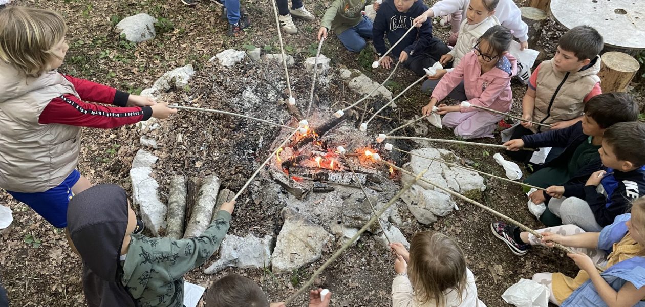 Nočitev v vrtcu in gozdna dogodivščina