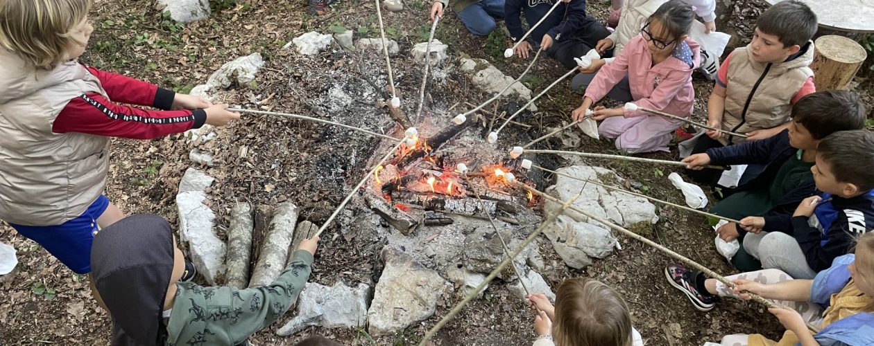 Nočitev v vrtcu in gozdna dogodivščina