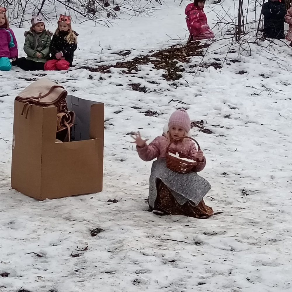 Uprizoritev ruske ljudske pravljice Babica Zima